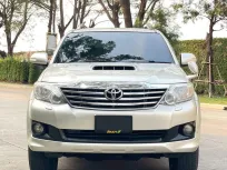 Toyota Fortuner 3.0 V ปี 2012 ขับเคลื่อน 4 ล้อ สภาพดี