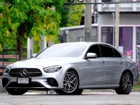 Mercedes-Benz E-Class E220d 2021 รถบ้านสภาพดีพร้อมใช้งาน 