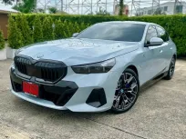 BMW 5 Series 530e G60 ปี 2024 รถบ้านพร้อมใช้งาน ไมล์น้อย มือเดียวป้ายแดง  