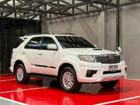 2014 TOYOTA FORTUNER 3.0V 5เกียร์ รถมือเดียวป้ายแดง รถวิ่งน้อย ประวัติศูนย์ครบ รถไม่มีอุบัติเหตุครับ