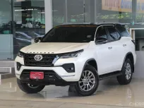 Toyota Fortuner 2.4 V ปี 2021 รถบ้านมือเดียว ใช้น้อยเข้าศูนย์ตลอด สวยเดิมทั้งคัน ออกรถ 0บาท