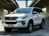 Toyota Fortuner 2.4V 2015 รถยนต์อเนกประสงค์ยอดนิยม