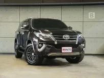 2017 Toyota FORTUNER 2.8 V 4WD SUV AT ไมล์แท้ มีของแต่งเพิ่มสมรรถนะการขับขี่ B6615