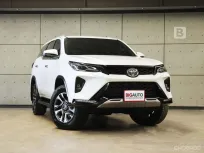2022 Toyota FORTUNER 2.4 Leader V ไมล์เเท้ 2 หมื่น (โฉมปัจจุบัน) รับประกันตัวรถ 5ปี 150,000KM B5628