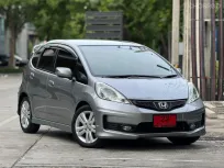 Honda JAZZ 1.5 JP รถมือเดียว สเป็คนอกแท้  สภาพพร้อมใช้งาน 