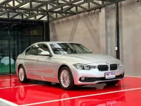 2017 BMW 320D F30 LCI รถมือเดียวออกป้ายแดง รถวิ่งน้อย เข้าศูนย์ตลอด รถไม่มีเคยอุบัติเหตุครับ