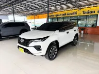 Toyota Fortuner Commander 2.4 V 2022 รถครอบครัว 7 ที่นั่ง ฟรีดาวน์ออกรถ 0 บาท
