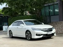 2017 HONDA ACCORD HYBRID TECH MNC รถสวย วิ่งเพียง 106,000กม เข้าศูนย์ตลอด รถไม่มีอุบัติเหตุครับ