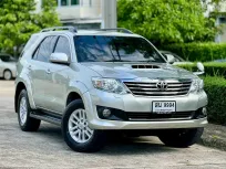 TOYOTA Fortuner 3.0V 4WD เครื่องยนต์: ดีเซล เกียร์:AT ปี: 2012