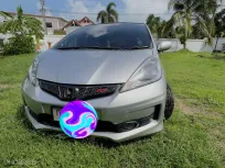 2013 Honda JAZZ 1.5 i-VTEC รถเก๋ง 5 ประตู 