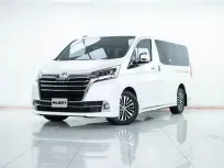 2B561 TOYOTA MAJESTY 2.8 Premium 2020 รถครอบครัว ขับสบาย สีขาว