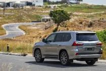 เลือกซื้อรถยนต์มือสอง 8 ที่นั่ง รุ่นไหนที่เหมาะสำหรับครอบครัว