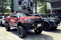 อีซูซุ สานต่อภารกิจ "เคียงข้างคนไทย" มอบเงินฟื้นฟูน้ำท่วมสงขลา พร้อมส่ง V-Cross 4x4 ลงพื้นที่