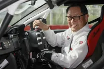 Akio Toyoda ยอมรับรู้สึกโดดเดี่ยวในการปกป้องรถเครื่องยนต์สันดาป ท่ามกลางกระแสรถ EV ที่เติบโตทั่วโลก