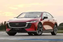 Mazda 6e ล็อตแรกถึงไทยแล้ว! ซีดานไฟฟ้า 100% รุ่นแรกจาก Mazda เตรียมส่งมอบลูกค้า 500 คัน เร็ว ๆ นี้