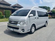 2017 Toyota COMMUTER 3.0 D4D รถตู้ เบาะ VIP11ที่นั่ง  M/T