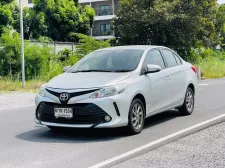 🔥 Toyota Vios 1.5 E ซื้อรถผ่านไลน์ รับฟรีบัตรเติมน้ำมัน