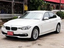 2017 BMW 3 Series 2.0 320i รถเก๋ง 4 ประตู ผ่อน11,000/6 ปี