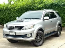 Toyota Fortuner 3.0 V 2015 สภาพสวยพร้อมใช้งาน  ประวัติศูนย์  ไมล์แท้  