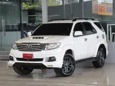 Toyota Fortuner 2.5 V ปี 2015 รถบ้านแท้ๆ ใช้น้อยเข้าศูนย์ตลอด สวยเดิมทั้งคัน ยางสวย ออกรถ0บาท