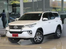 Toyota Fortuner 2.4 V ปี2017 รถบ้านมือเดียว ใช้น้อยเข้าศูนย์ตลอด สวยเดิมทั้งคัน ออกรถ0บาท