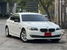 BMW  525d 2.0 Luxury F10 รถสวยขับดีมีเซอร์วิสมาให้ รถบ้านฝาก