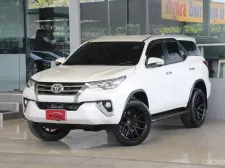 Toyota Fortuner 2.4 V ปี2017 รถบ้านมือเดียว ใช้น้อยเข้าศูนย์ตลอด สวยเดิมทั้งคัน ออกรถ0บาท