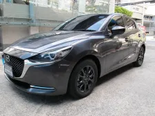 2023 MAZDA 2 1.3 CARBON EDTION เกียร์AUTO สีเทา ปุ่มSTART  วิ่งน้อย 34,168 กม. รถสวยสภาพใหม่ ฟรีดาว