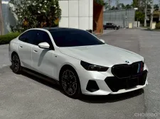 BMW 5 Series 530e 2025 รถยนต์ไฟฟ้าสมรรถนะสูง ไมล์น้อย มือเดียวป้ายแดง  