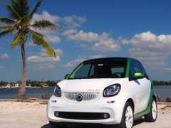 2017 Smart ForTwo ED ใหญ่ขึ้น แรงขึ้น วิ่งไกลกว่า แถมชาร์จไฟน้อยกว่าเดิม ที่สำคัญราคาถูกลง