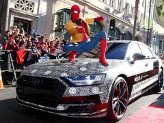 Audi A8 ใหม่ อำพรางด้วยลายกราฟฟิกชวนปวดหัว