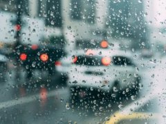 7 วิธีขับรถในขณะฝนตกให้ปลอดภัย