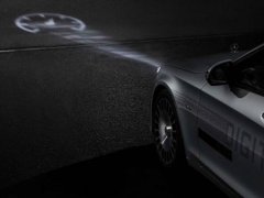Digital Light ฉายสัญลักษณ์ลงพื้นถนนเทคโนโลยีเพื่อความปลอดภัย สำหรับ Mercedes-Maybach S-Class