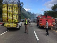 รถตู้นักแสดงซีรีย์ เกิดเพลิงลุกไหม้ ขณะลงดอยขุนตานลำปาง