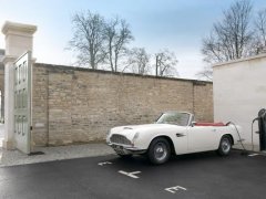 Aston Martin Works สร้างระบบเปิด EV ในรถ ป้องกันปัญหารถคล่าสสิกวิ่งบนถนนไม่ได้ในอนาคต