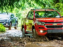 Chevrolet Colorado ปะทะ Mitsubishi Triton Absolute ใครแกร่งกว่ากัน