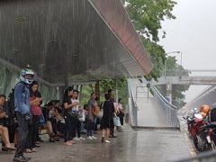 แนะนำเสื้อกันฝนขี่มอเตอร์ไซค์ พกติดตัวไว้ไม่เปียกแน่นอน