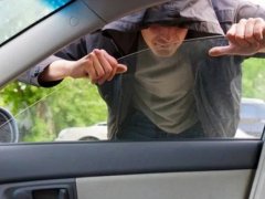 ภัยใกล้ตัวที่ต้องระวัง อย่าหลงกลลงจากรถเป็นอันขาด