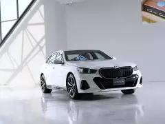 BMW Series 5 เจ็นฯ ใหม่ G60 ปี 2024 เปิดตัว 2 รุ่นย่อย มาครบเครื่องดีเซล เครื่องปลั๊กอินไฮบริด