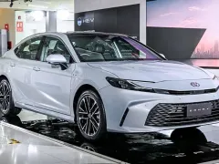 Toyota Camry 2025 เจเนอเรชันใหม่ที่ 9 เครื่องยนต์ไฮบริดใหม่เคลมประหยัด 25 กม./ลิตร มี 3 รุ่นย่อย ราคาเริ่ม 1,475,000 บาท