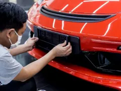 ไม่เปลี่ยนป้ายแดงเป็นป้ายขาว ผิดกฎหมายหรือไม่