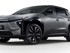 Toyota bZ4X 2025 ประกาศราคาขายในไทย เริ่ม 1.529 ล้านบาท (EV 3.5) สเปควิ่งไกล 600 กม.