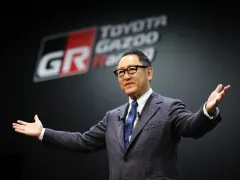 อากิโอะ โตโยดะ คว้า “พวงมาลัยทองคำ” (Golden Steering Wheel) ตอกย้ำบทบาท Master Driver และผู้นำอุตสาหกรรม