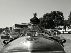 เบนท์ลีย์ มอเตอร์ส คว้าตัว ‘ลูเชียน ลาวิสเคาท์’ นักแสดงหนุ่มผู้รับบท ‘อัลฟี่’ ในซีรีส์ Emily in Paris นั่งตำแหน่งโกลบอลแบรนด์แอมฯ คนใหม่