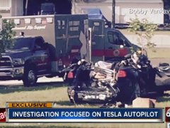  ศพแรกกับรถขับเคลื่อนอัตโนมัติ Tesla Autopilot