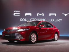  ราคาและตารางผ่อน Toyota Camry 2018-2019 ซีดานหรูสุดพรีเมี่ยมที่ใคร ๆ ก็อยากขับ