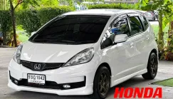 2013 Honda JAZZ 1.5 SV i-VTEC รถเก๋ง 5 ประตู A/T