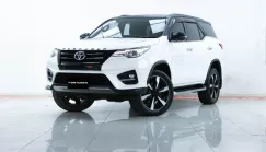 2A667 Toyota Fortuner 2.8 TRD SUV 2019 