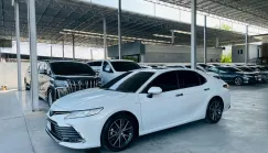 TOYOTA CAMRY 2.5 HEV PREMIUM ปี 2022 รถสวย มือแรก สภาพป้ายแดง ไมล์น้อย 6 หมื่นโล รับประกันตัวถังสวย