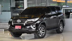 Toyota Fortuner 2.8 V 4WD ปี 2016 รถบ้านมือเดียว ใช้น้อยมากเข้าศูนย์ตลอด สวยเดิมทั้งคัน ออกรถ0บาท